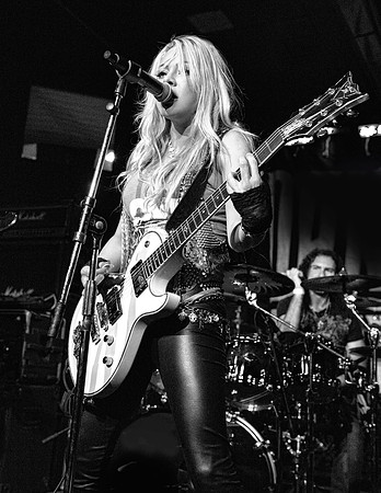 LVwithGuitarBlackWhite