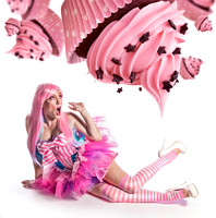 caitlinCupCakeAttack